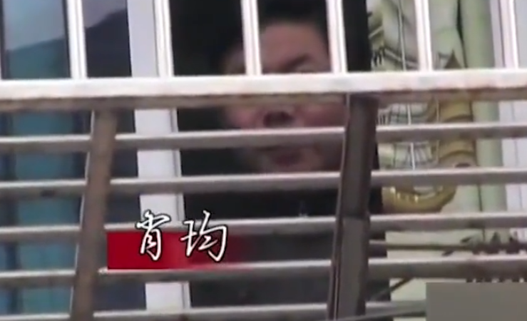 14年前重庆老汉将孙女扔下楼,女婴当场死亡,老汉认罪后当庭释放