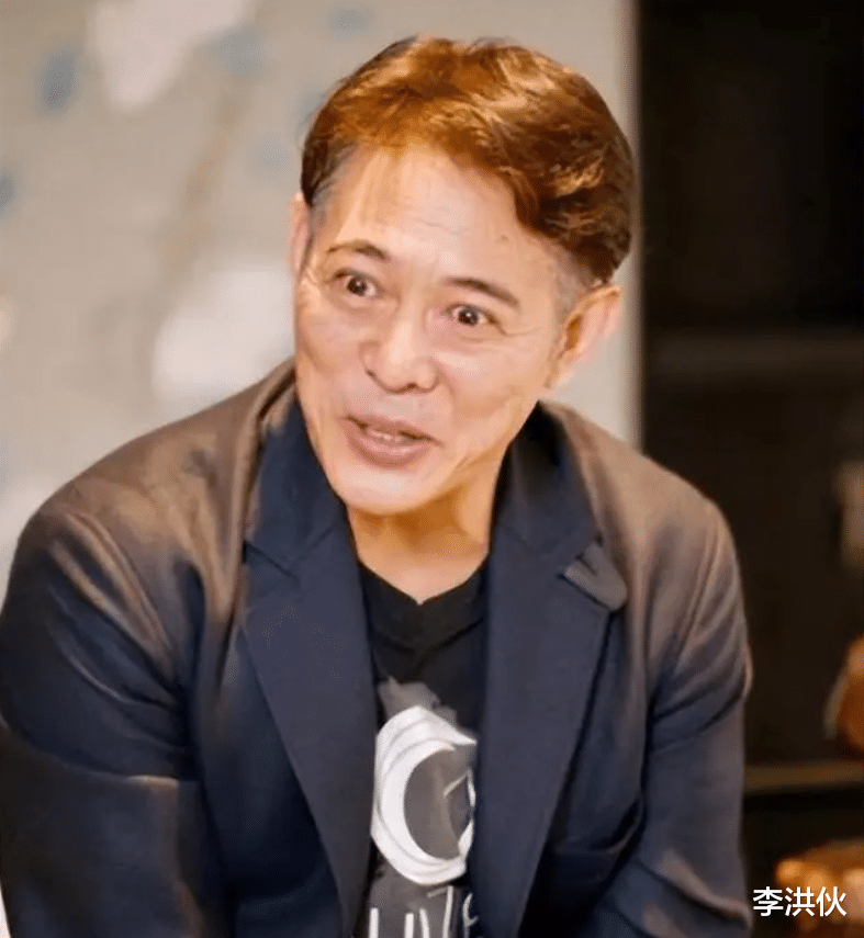 李连杰|李连杰为向太直播站台，脖子肿大表情僵硬，身体状况惹人担忧