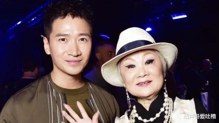 何晟铭|何晟铭现身横店剧组片场，长期饰演配角片酬仅六千