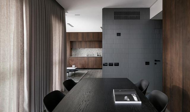 99装出大平层效果,12的大阳台只装护栏不封窗,这才是真享受