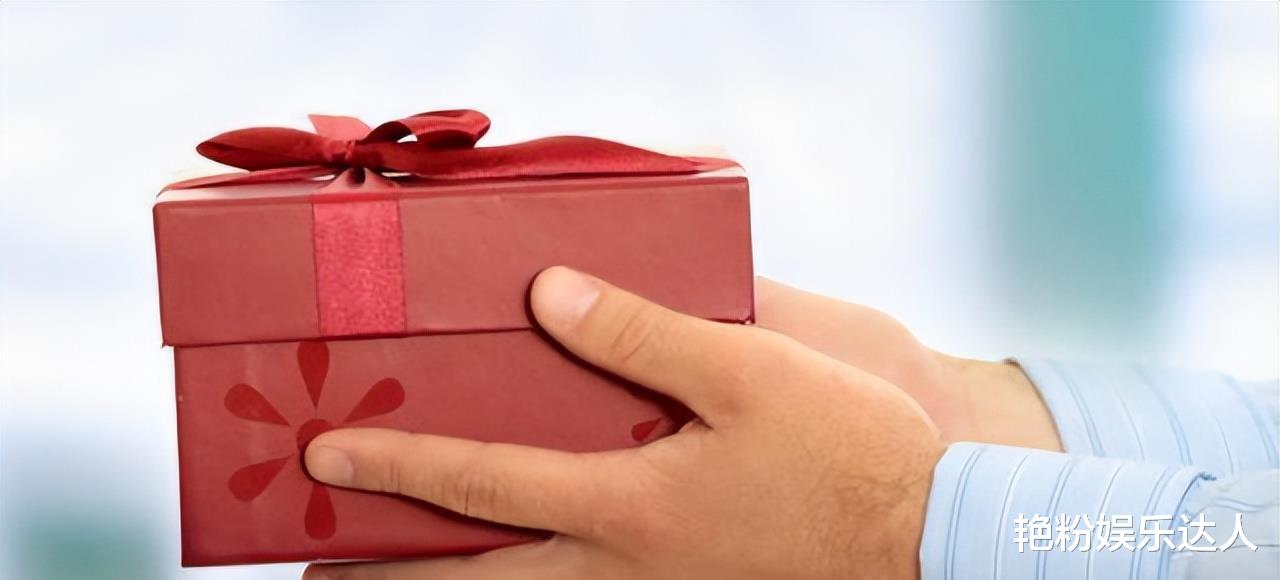 |如何让别人心甘情愿帮你?用对这3个策略,比送礼和卖惨都管用