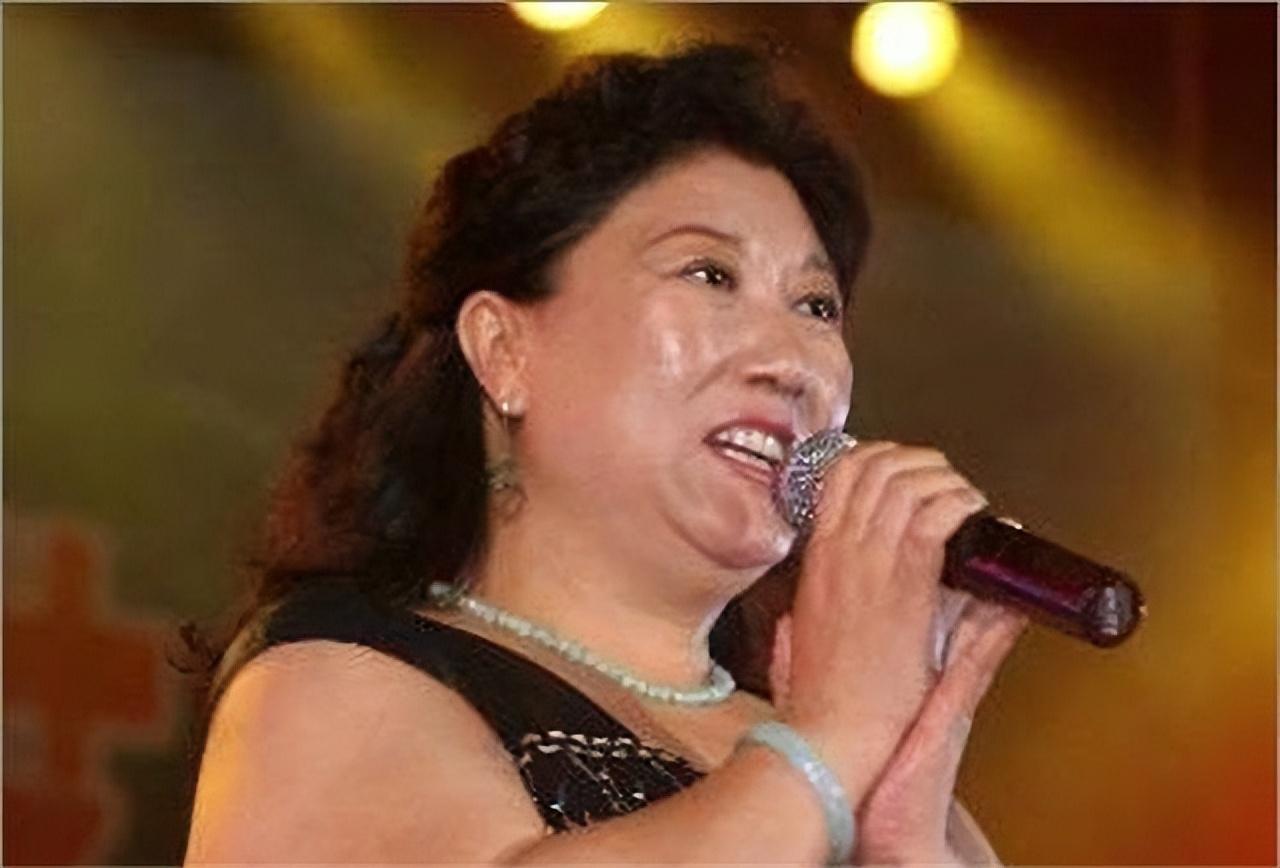 李萱|高秀敏女儿李萱近况：母亲去世继承丰厚财产，今谈及母亲哽咽落泪