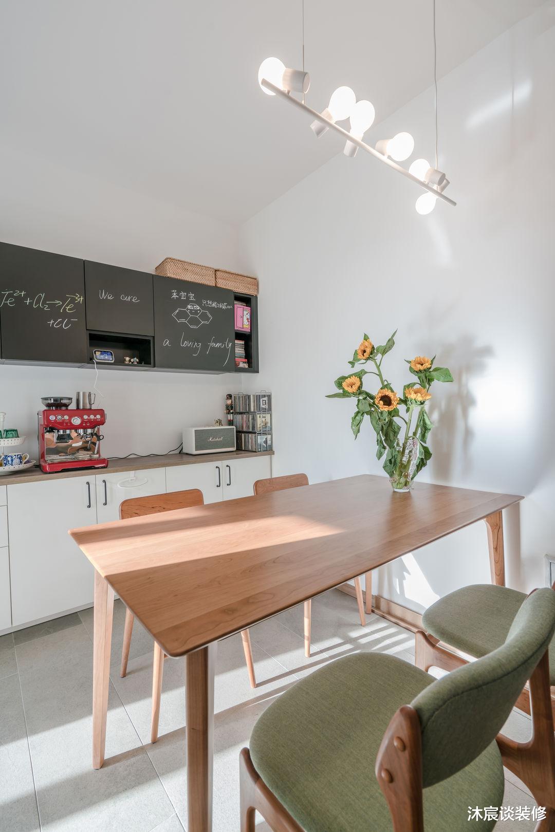 绝不是夸张，走进她家，就像进入森林一样舒服，清新怡人，好治愈