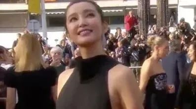 成龙|女神形象崩塌？一线女星也疯狂？