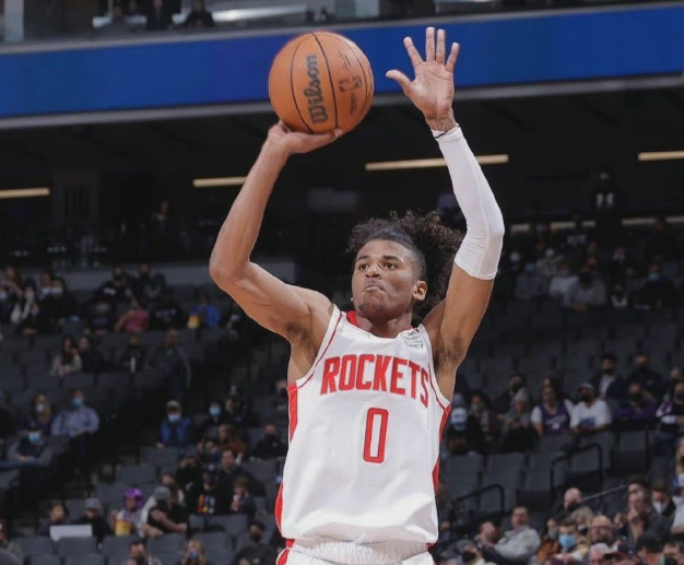 火箭队|26岁前锋两战30分16板15助攻，火箭该用他去换选秀权