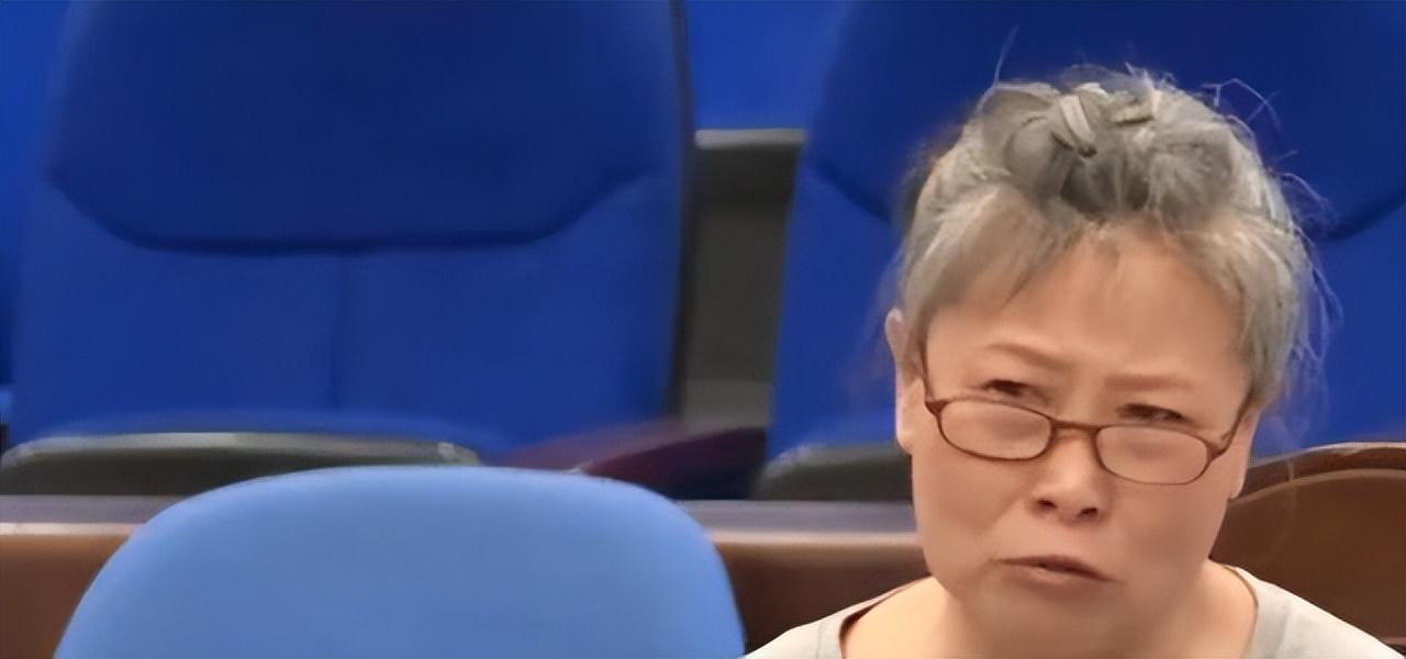 70年代，大妈被判流氓罪心生不满，出狱后竟开始疯狂报复社会