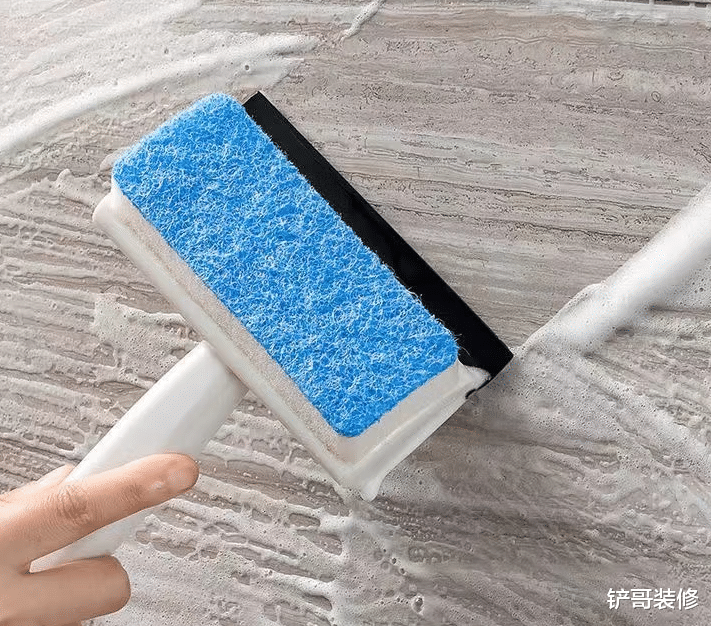 窗户1年没擦，上面都是大量灰尘，教你正确做法，干净又卫生！