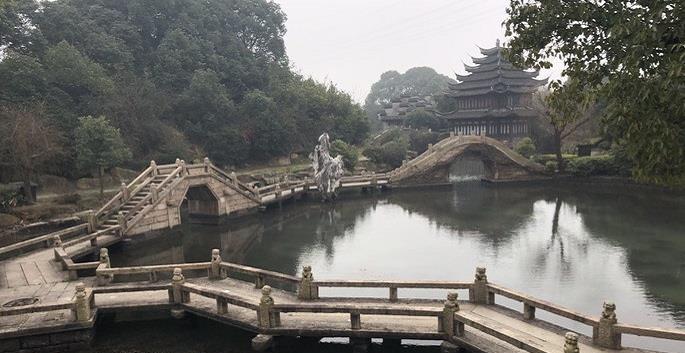 园林|上海“最奇葩”的园林，古桥都是从别处移来，但风景优美游客也少