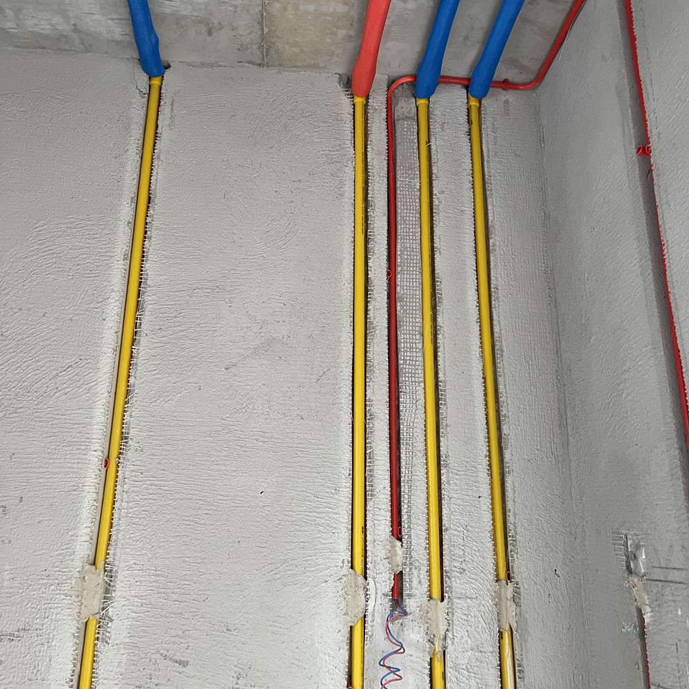 装修房子,水电走顶还是走地好?