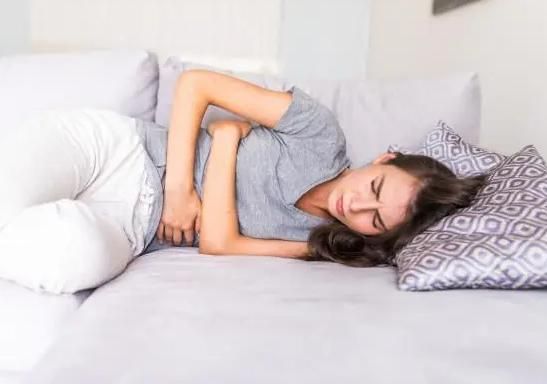 山楂|女性睡前将风油精滴进肚脐内,身体会发生什么变化?