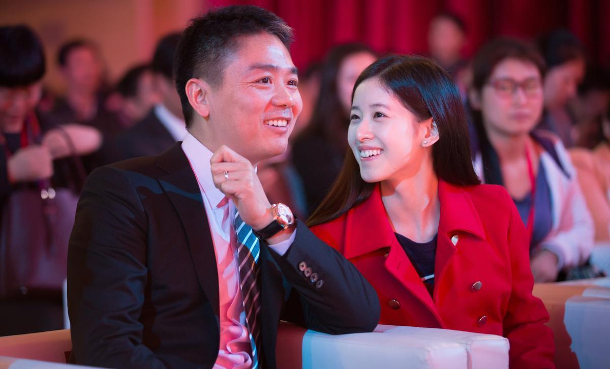 章泽天|刘强东三胎得子后续：章泽天独自一人坐月子，17岁长子处境引争议