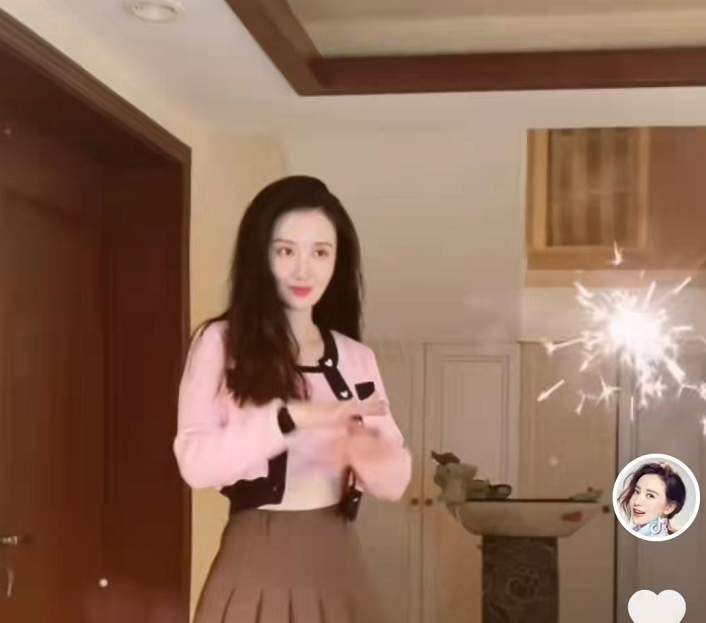 张萌|张萌全家为防疫人员送温暖,女儿用脸盆热牛奶亲自送,却意外遭批