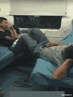 “女朋友当年是班里的班长,当看到她17岁的照片时,这是帮主叭?”