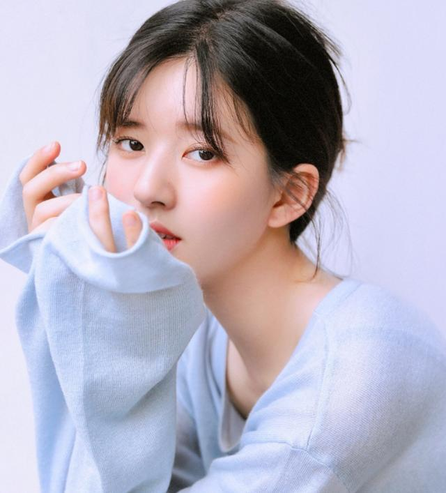 赵露思|赵露思头像 | 繁星还是万丈星河，都不及你眼里闪烁的光