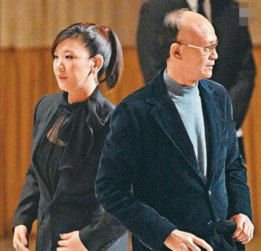 郑少秋|男星维护形象的5种方式：郑少秋戴假发，华晨宇穿厚跟鞋