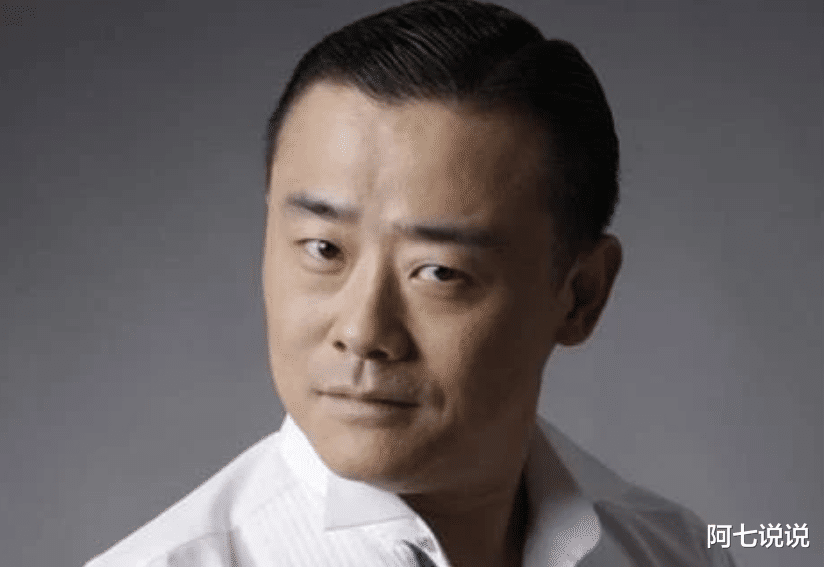 周立波|周立波:两段婚姻三个子女没一个亲生,和富婆胡洁的婚姻幸福吗?