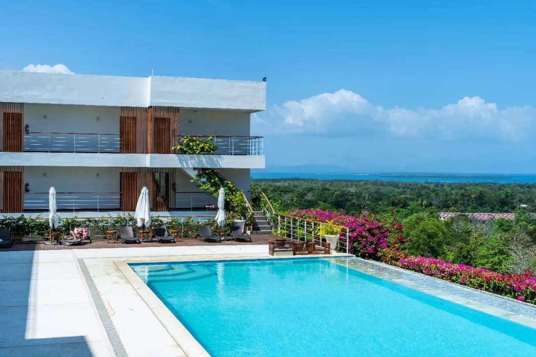 滤镜|出游潮下的网红民宿:滤镜里的“圣托里尼”,滤镜外的“踩坑”阴影