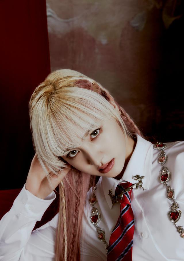 ive|IVE新专辑学生装宣传照引热议，网友直呼：短发的GAEUL太美了！