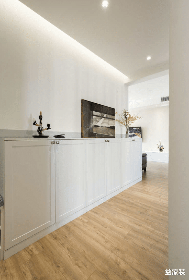 79平的三口之家，入户就是玄关衣帽间，独特的设计更舒适