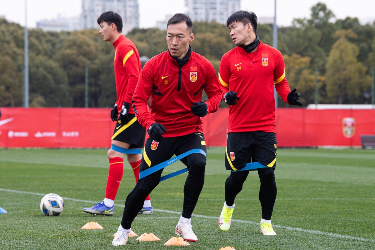 国足|1比0，1比1！李金羽2场不败，泰山国脚绝杀，国足主力11人浮现