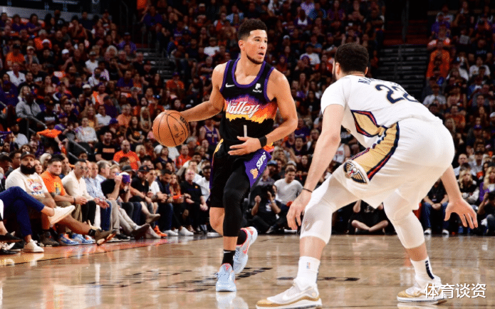 布克|NBA大爆冷！联盟第一倒下，英哥37+11+9创奇迹，布克半场31分伤退