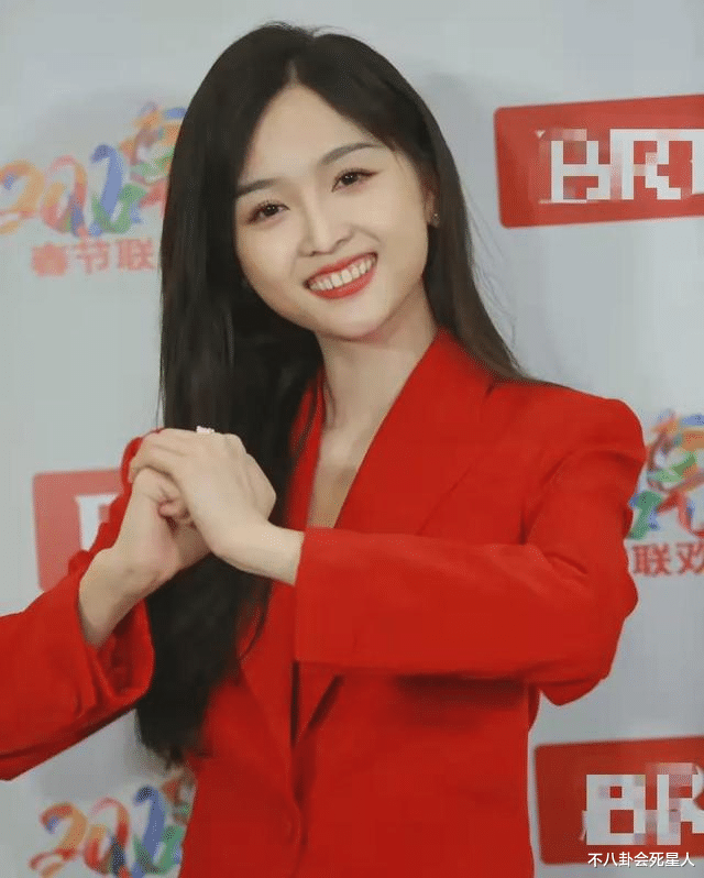 吴宣仪|这牙没救了！吴宣仪新照撞脸林妙可，发腮牙齿外露，嘴巴闭不上