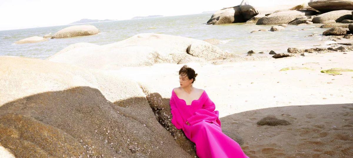 孙俪|孙俪也真拼，穿40cm高跟鞋穿一身芭比粉惊艳人，可惜布景太老套了