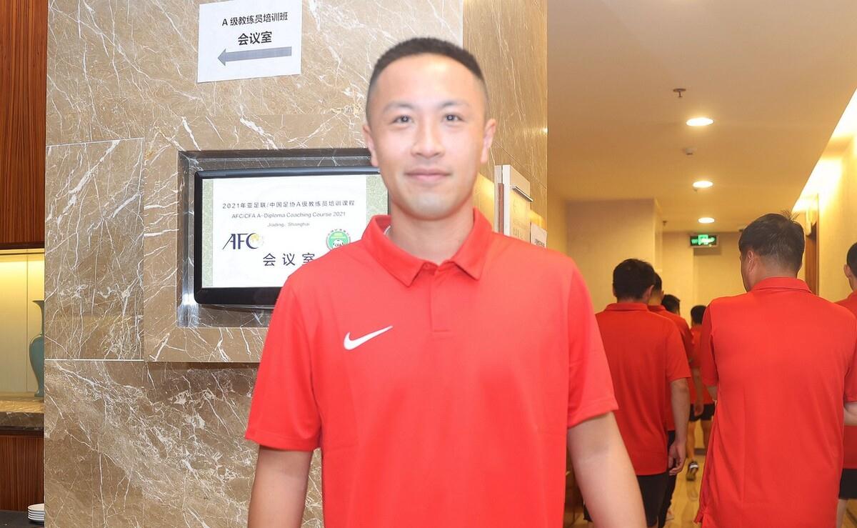 国青|重庆C罗退役投身青训！U17国青全队理寸头，开始部队化管理？