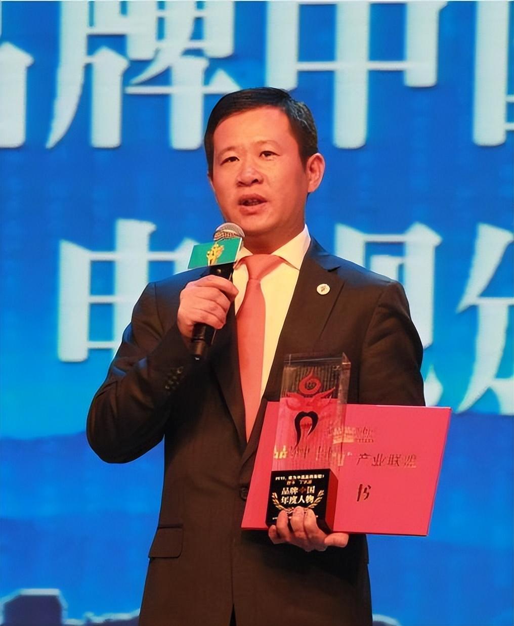 谢霆锋|他8岁卖油条，17岁辍学创业，请谢霆锋代言，如今身家167亿