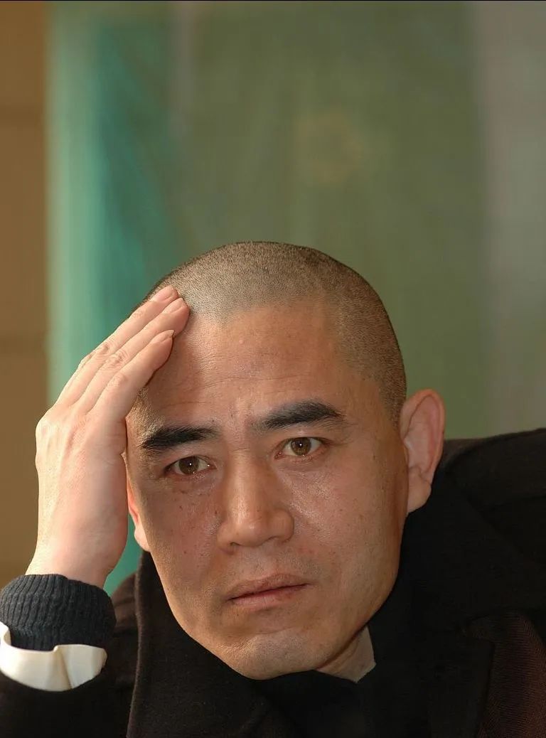 |被老爸陈宝国捧了十余年，陈月末仍像一位刚出道的新人！