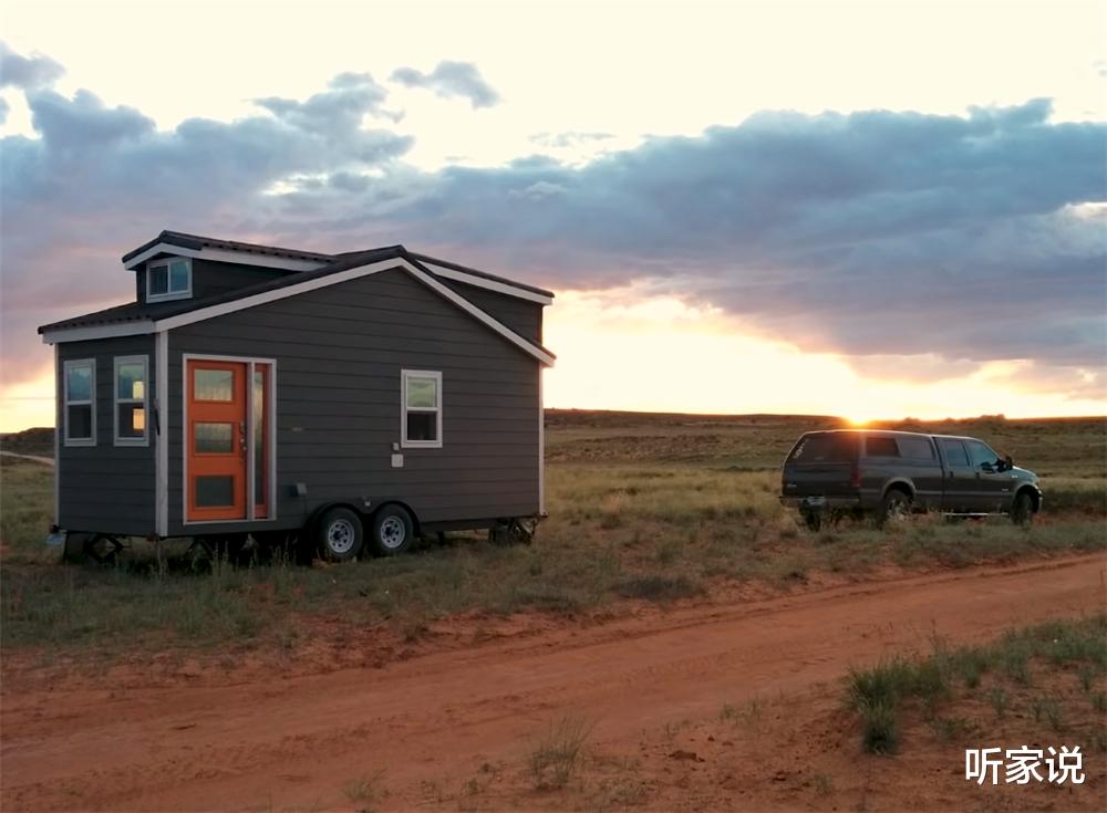 夫妻俩买下两间14㎡蜗居，拼凑成带院子的乡下小家，一住就是6年