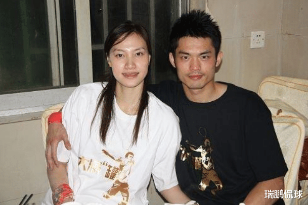 运动员|羽毛球运动员林丹，在延安举办丹挑赛事，与妻子感情冷漠有距离
