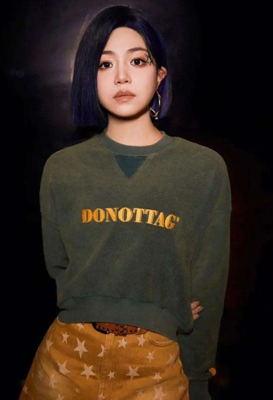 林允儿 39岁陈妍希真是“冻龄女神”，剪短发穿卫衣犹如少女，身材比例好