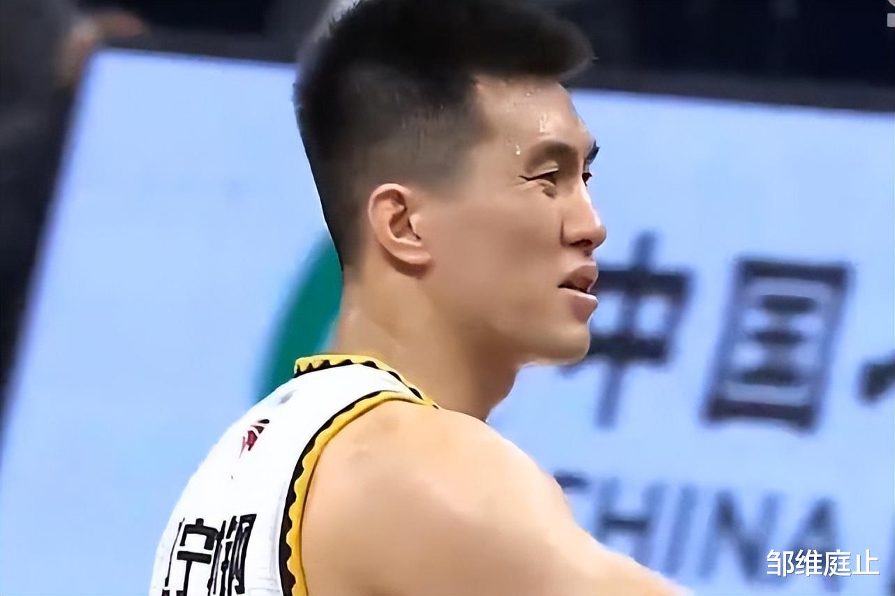 巴塞罗那|严惩杜润旺！对郭艾伦恶意犯规险些受伤，胡明轩当面批评队友