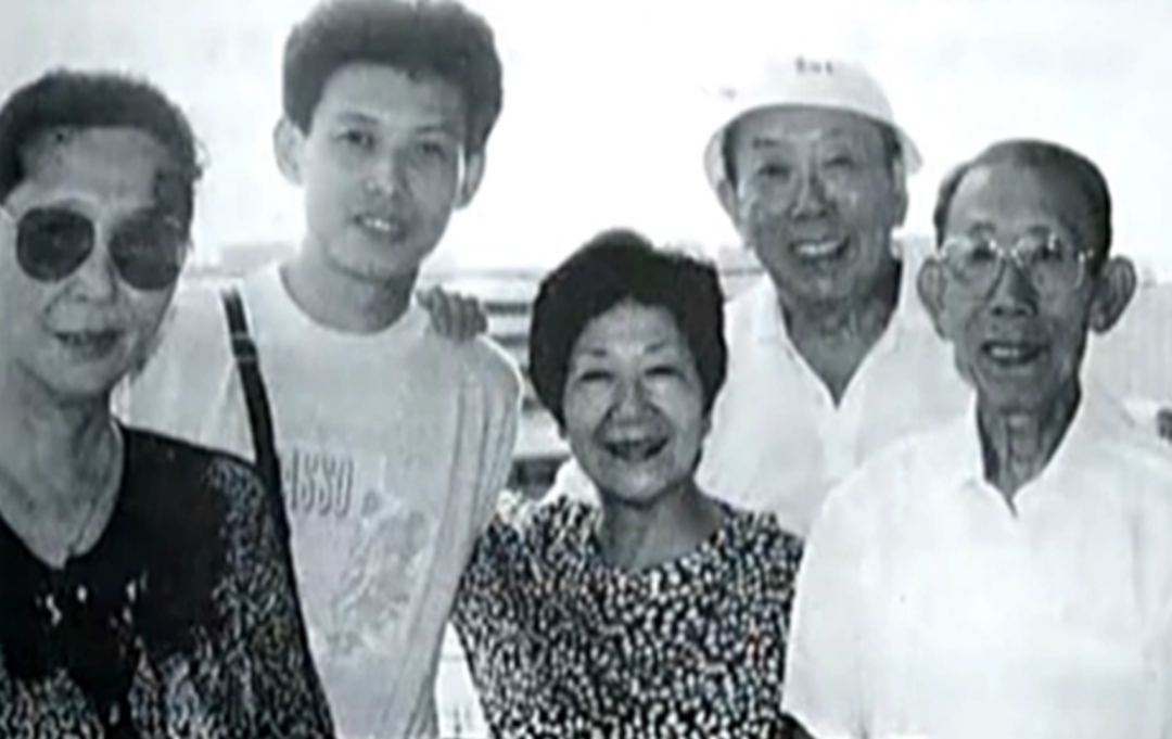 程前|59岁名嘴程前：罕见露面，长发时髦！当红时离开央视，曾与董卿相恋