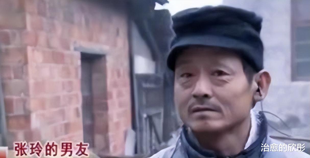 回顾名牌大学女生,被男友抛弃后精神失常,让流浪汉捡走生了孩子