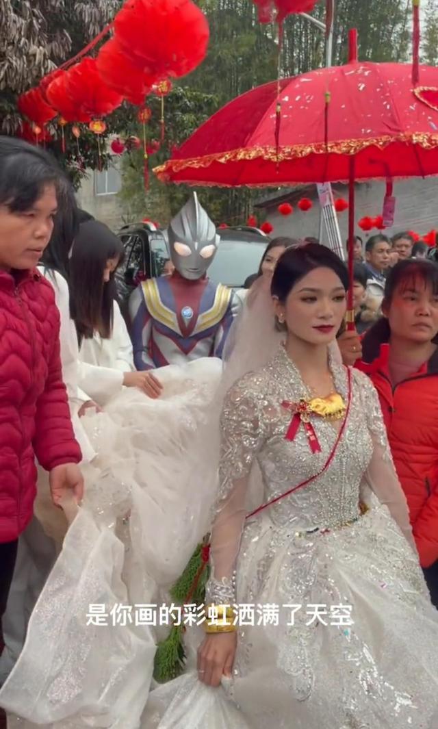 迪迦·奥特曼|婚礼现场，新娘出嫁有迪迦奥特曼陪伴，网友：迪迦可能是前男友