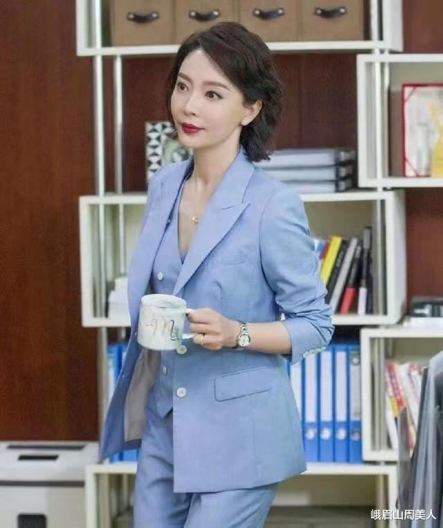 运动 5、60的女人，建议“首饰不戴金、发长不过肩”，到老都是讲究人