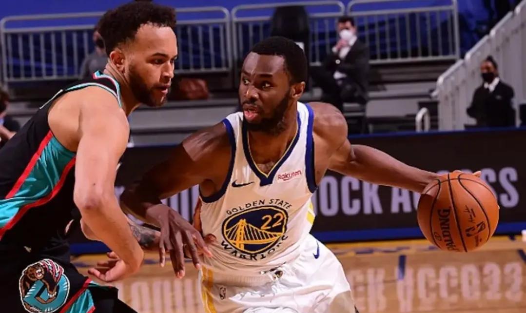 詹姆斯·哈登|“捧你不是，贬你也不适”！细扒NBA9大让人又爱又恨的宝贝球员