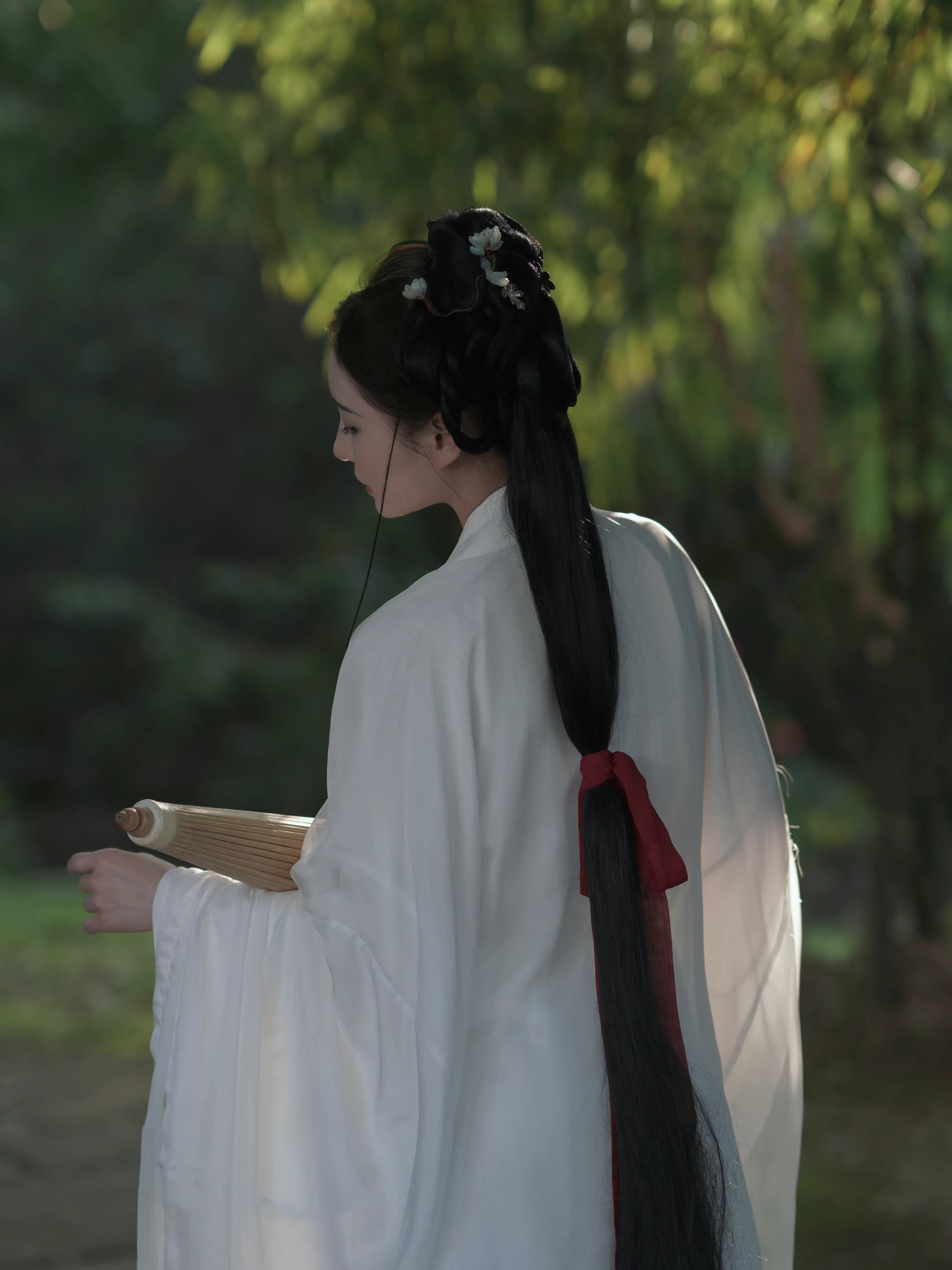 |把所有的深情，缓缓呢喃