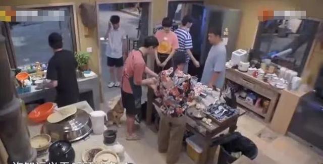 许知远|《向往》迎来许知远，他独自闲逛，何炅说他单独录了一档节目