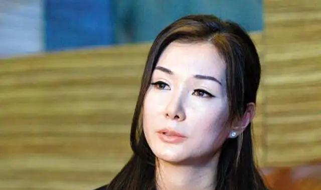 赵丽颖|离婚12年，前妻为博纳上市点赞，于冬和金巧巧带着孩子一起敲钟