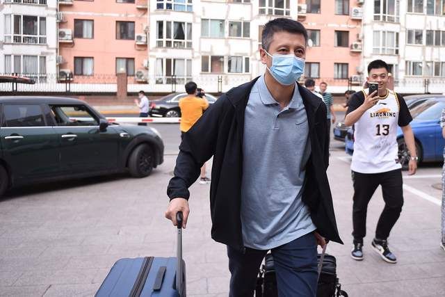 广州队|郭老叔的复仇计划开始了！广州男篮淬火成钢，季后赛他们来了