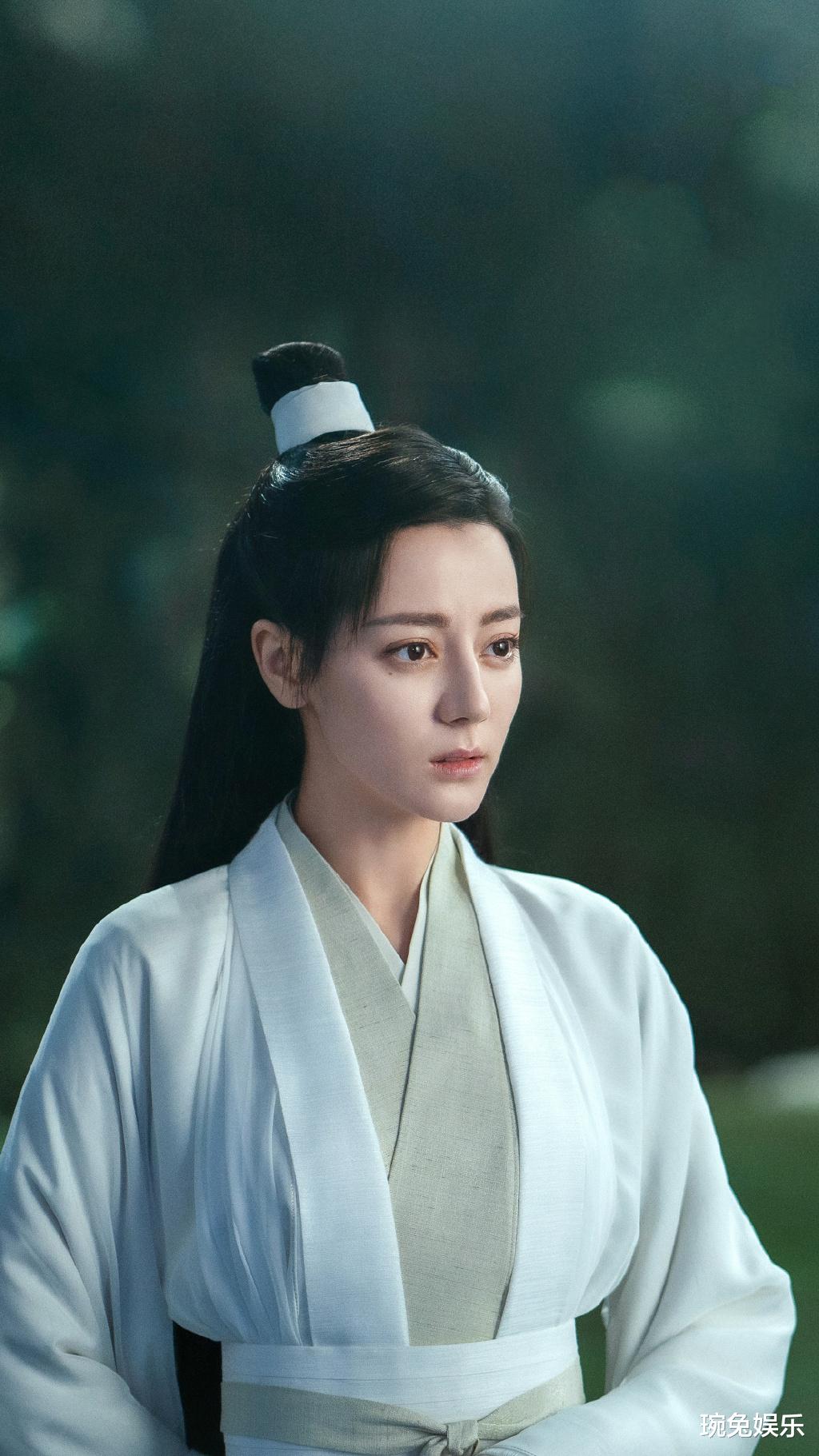 迪丽热巴|全网热度夺冠,迪丽热巴《恰似故人归》首播,无一剧集能与之抗衡