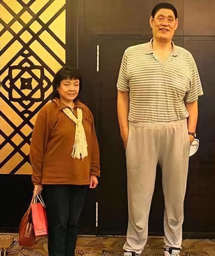 穆铁柱|2008年穆铁柱病逝，儿女都是正常身高，都没有继承父亲的事业