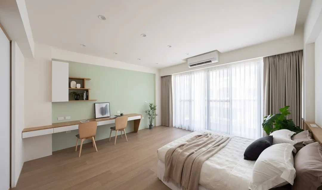 家不算大,温馨就好!以原木风装修为主,看起来还算和谐