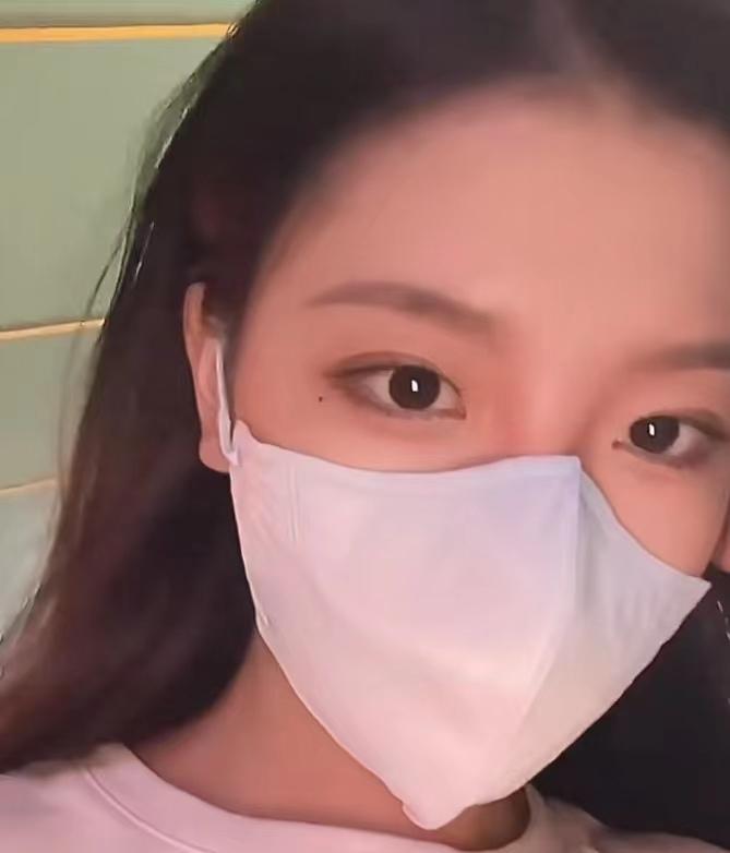 孟羽童晒“打工日常”,妆容精致气色好,亲自辟谣“离职传闻”