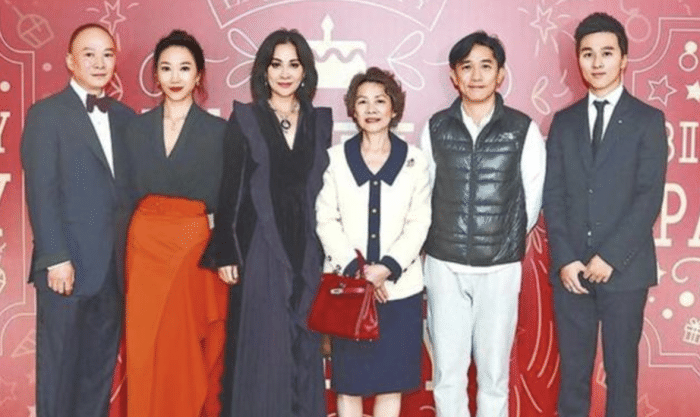 刘嘉玲|刘嘉玲晒祖孙三代全家福，为学霸侄子庆生，姑侄同框亲如母子