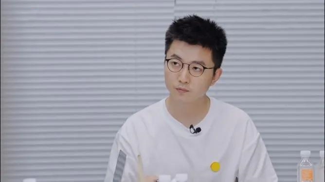 00后|芒果太牛了!带着100位“00后”玩综艺,央视网点名表扬