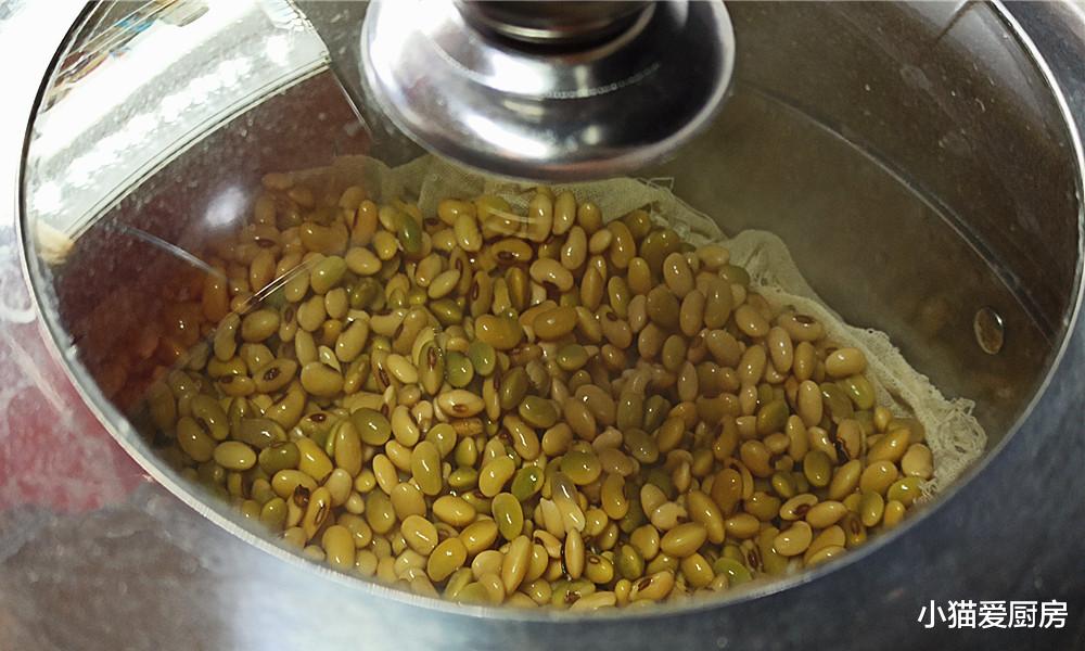 这样做黄豆酱，香辣开胃，一次做2斤可以吃1个月，特别下饭解馋